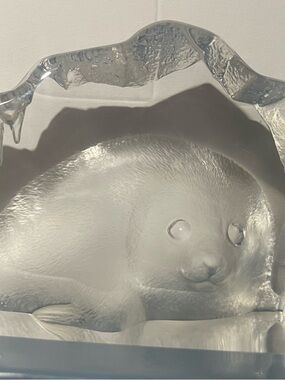 Mats Jonasson crystal baby seal paperweight